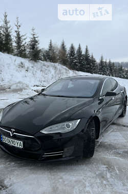 Лифтбек Tesla Model S 2015 в 