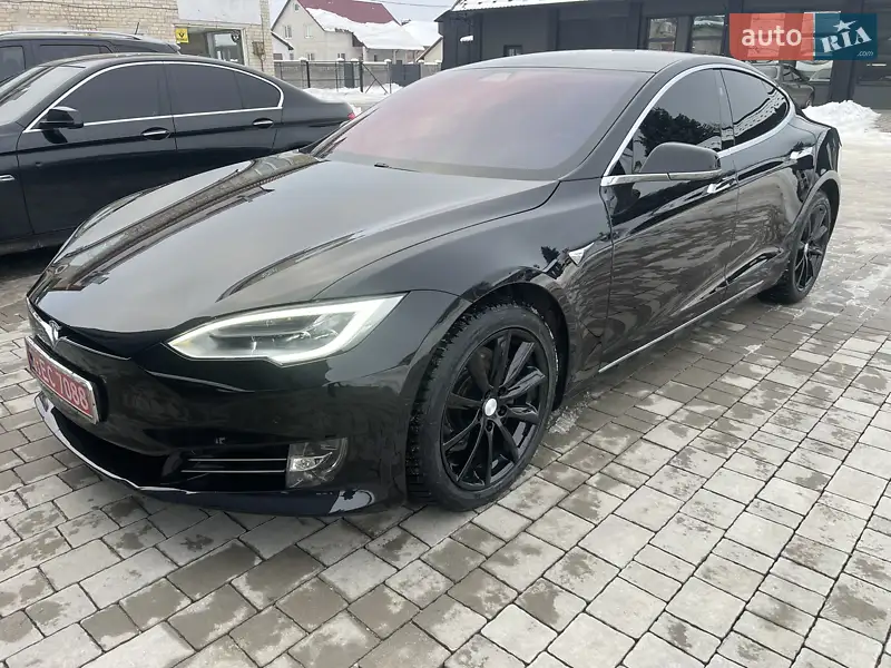Ліфтбек Tesla Model S 2017 в 