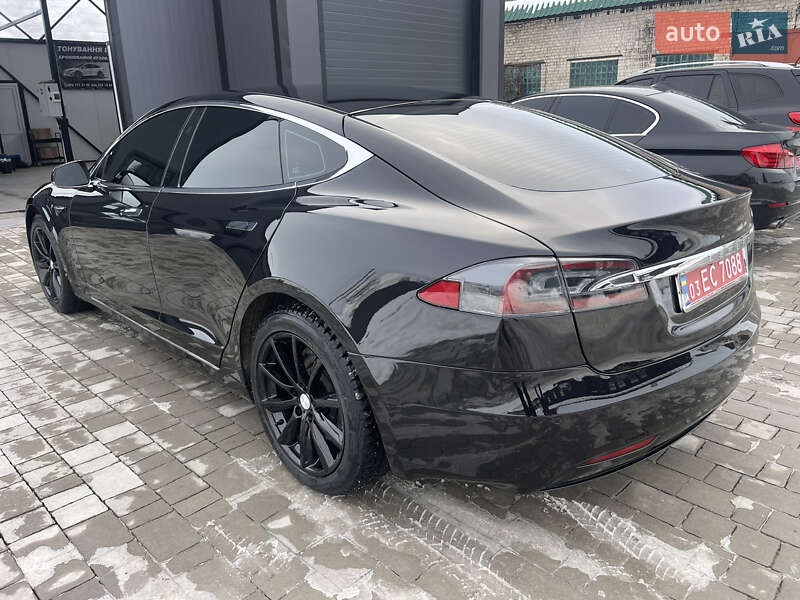Лифтбек Tesla Model S 2017 в Бродах