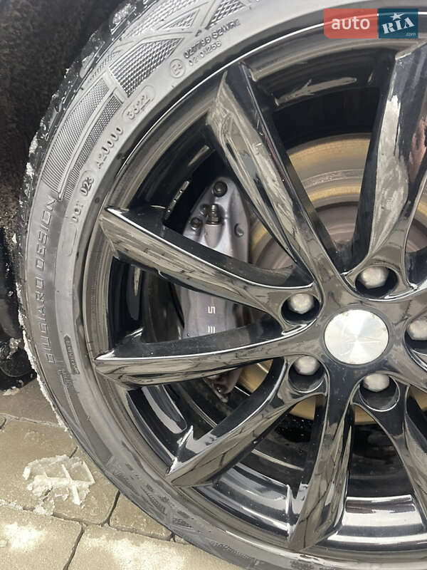 Лифтбек Tesla Model S 2017 в Бродах