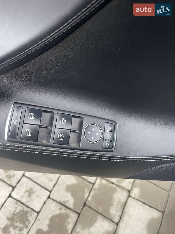 Лифтбек Tesla Model S 2017 в Бродах