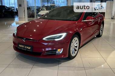 Ліфтбек Tesla Model S 2016 в Києві