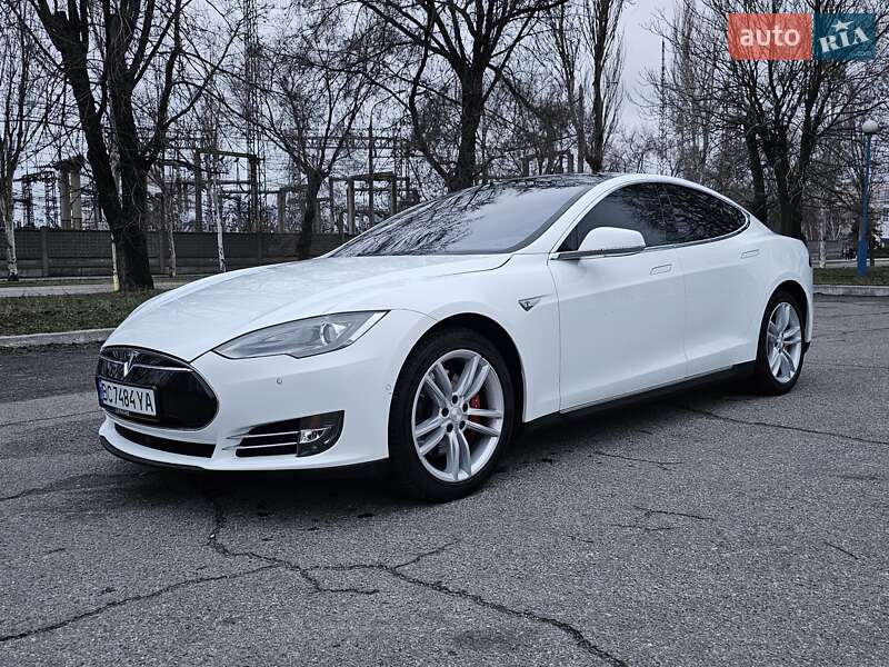 Лифтбек Tesla Model S 2014 в Запорожье