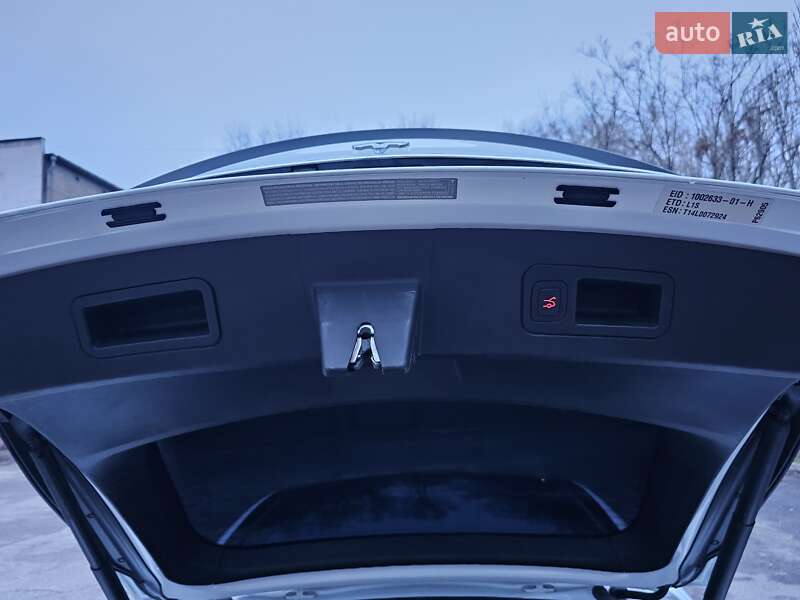 Лифтбек Tesla Model S 2014 в Запорожье