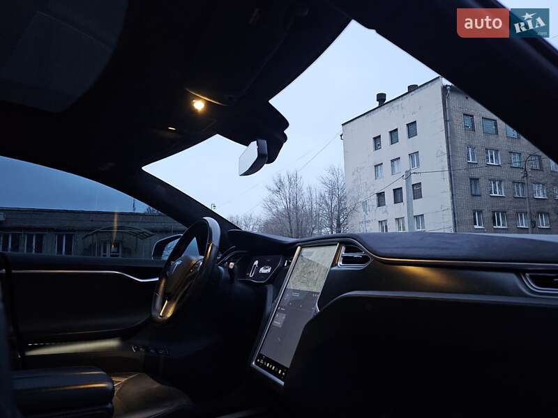 Лифтбек Tesla Model S 2014 в Запорожье