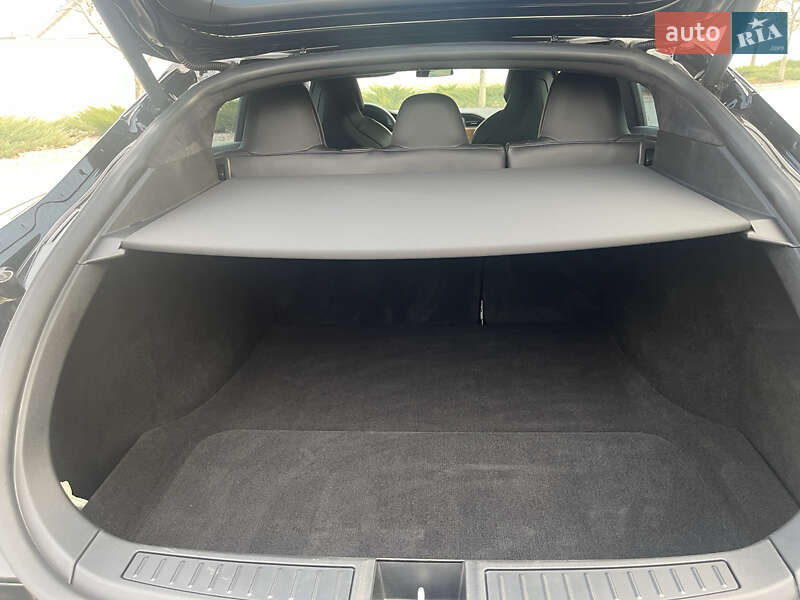 Лифтбек Tesla Model S 2019 в Одессе