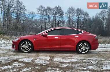 Лифтбек Tesla Model S 2015 в 