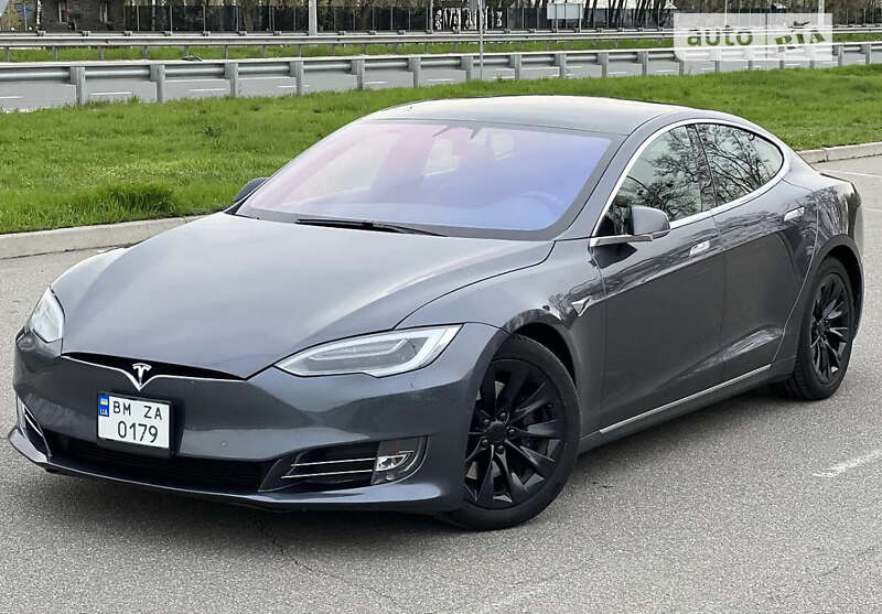 Лифтбек Tesla Model S 2018 в Сумах