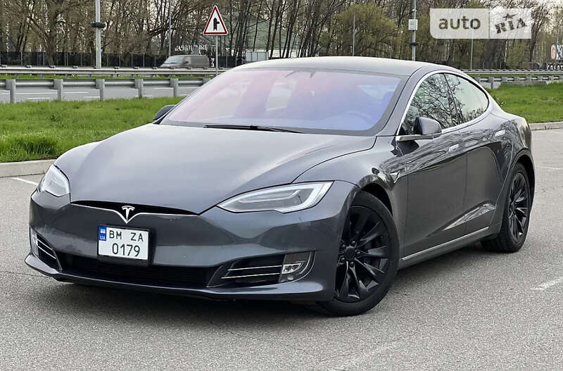 Лифтбек Tesla Model S 2018 в Сумах