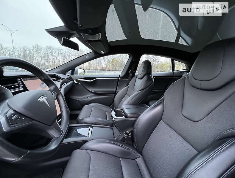 Лифтбек Tesla Model S 2018 в Сумах