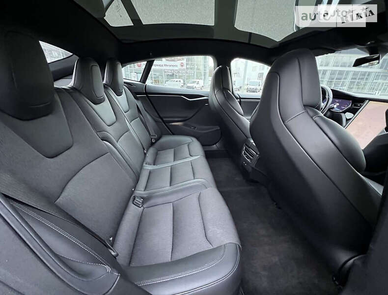 Лифтбек Tesla Model S 2018 в Сумах