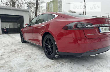 Ліфтбек Tesla Model S 2015 в Києві