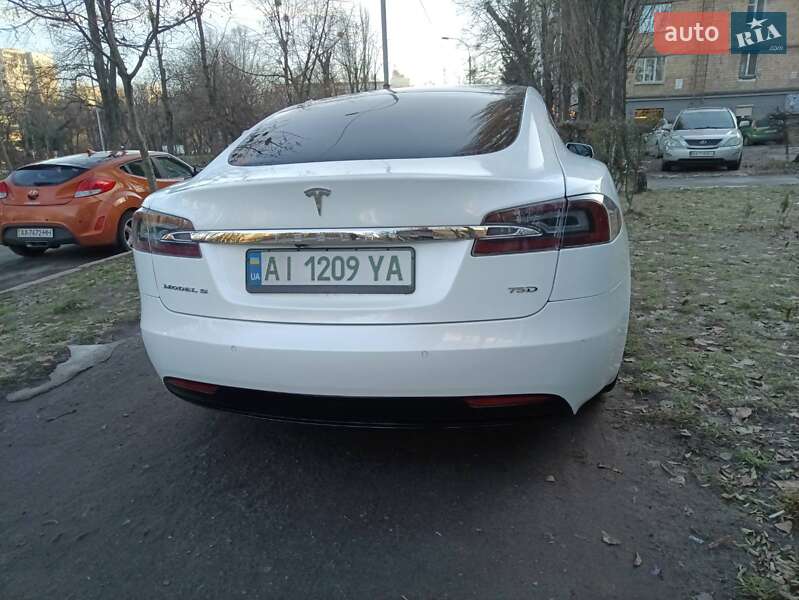 Лифтбек Tesla Model S 2018 в Киеве