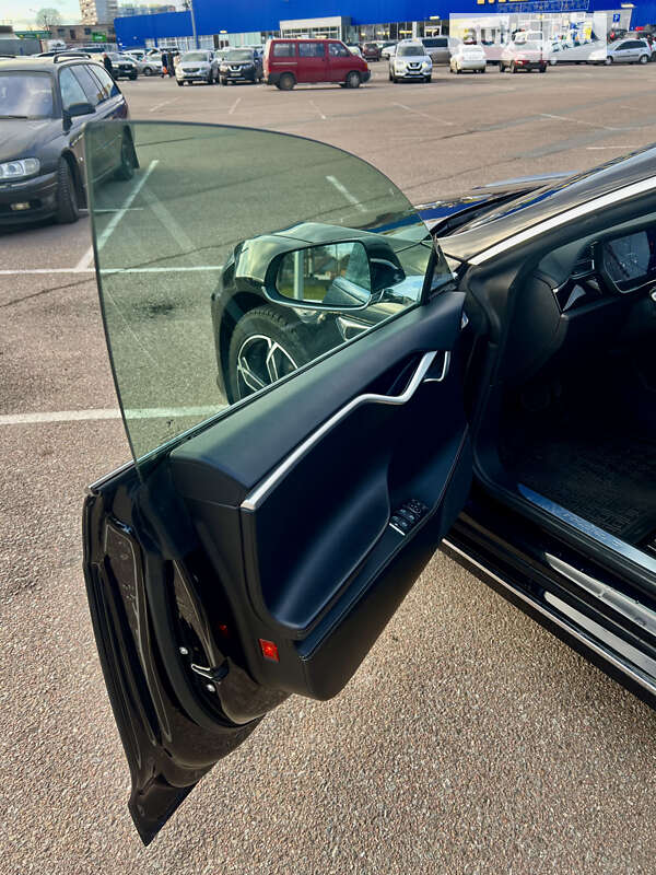Лифтбек Tesla Model S 2016 в Житомире