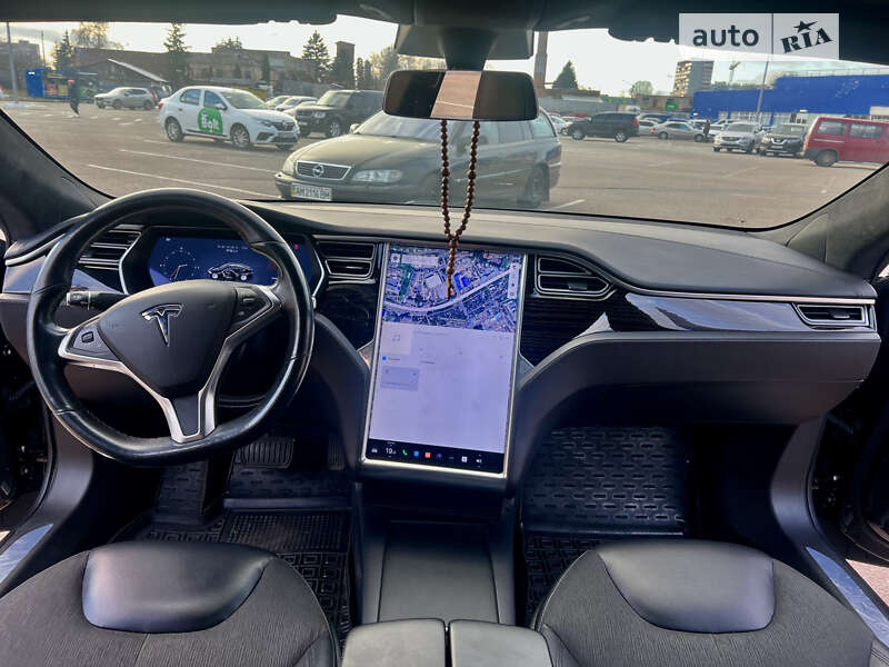 Лифтбек Tesla Model S 2016 в Житомире