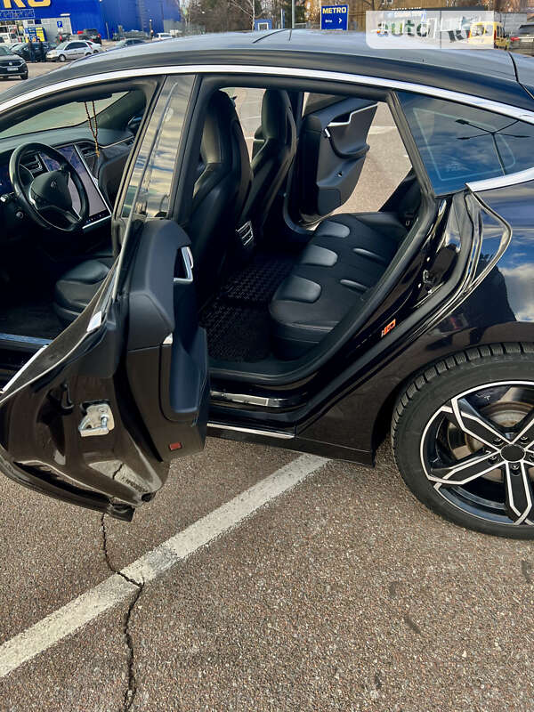 Лифтбек Tesla Model S 2016 в Житомире