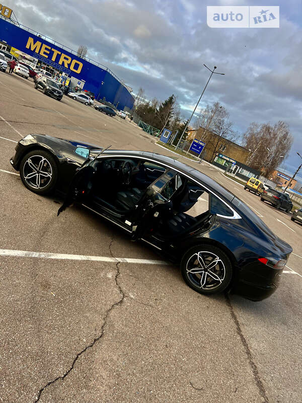 Лифтбек Tesla Model S 2016 в Житомире