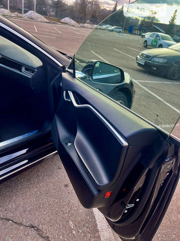Лифтбек Tesla Model S 2016 в Житомире