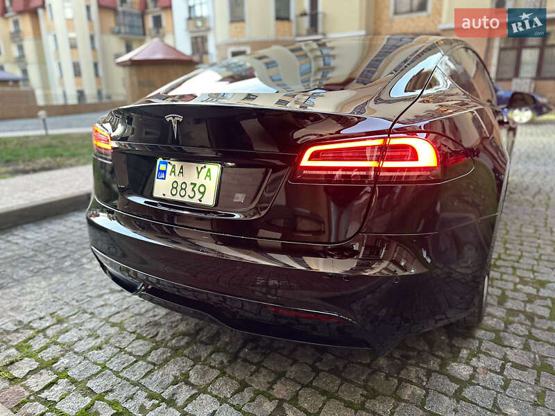 Лифтбек Tesla Model S 2022 в Киеве