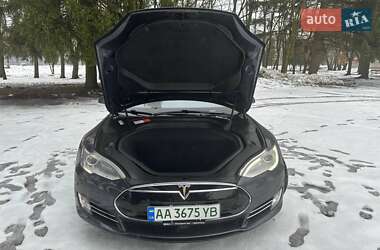 Ліфтбек Tesla Model S 2015 в Києві