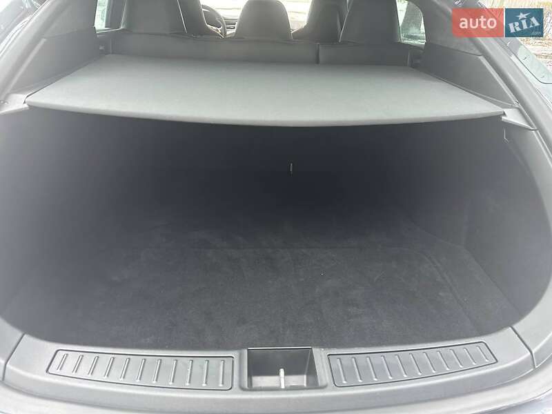 Лифтбек Tesla Model S 2015 в Киеве