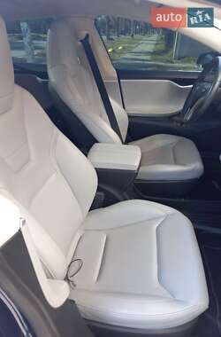 Лифтбек Tesla Model S 2015 в 