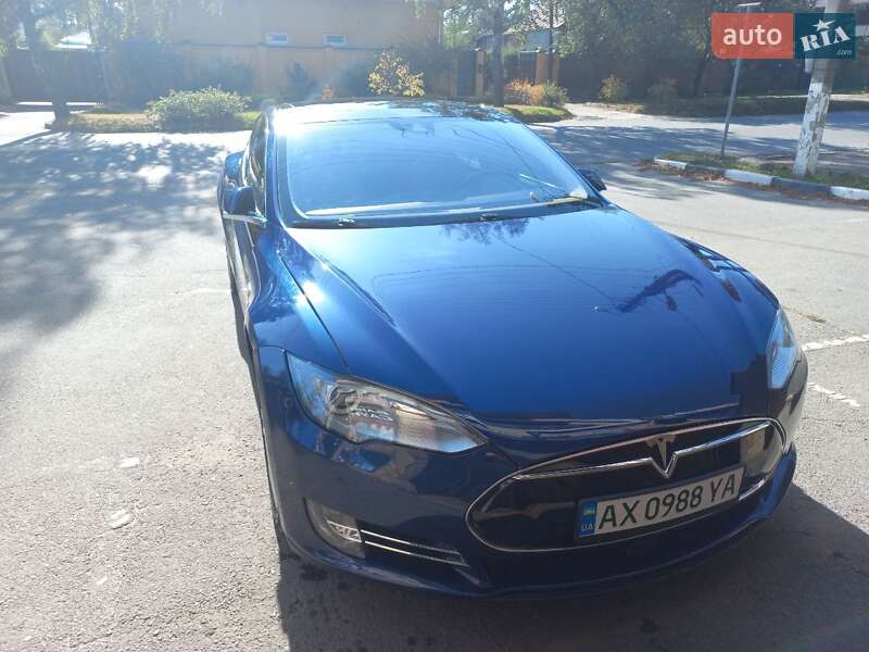 Tesla Model S 2015