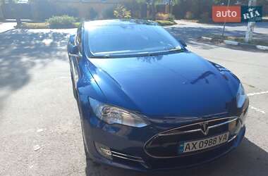 Лифтбек Tesla Model S 2015 в 