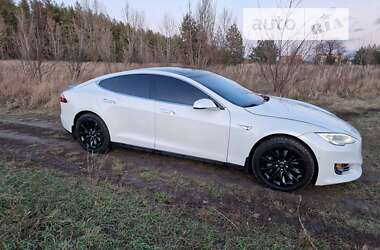 Лифтбек Tesla Model S 2015 в Киеве