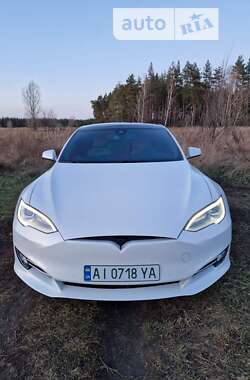 Лифтбек Tesla Model S 2015 в Киеве