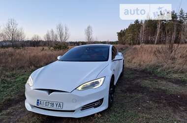 Лифтбек Tesla Model S 2015 в Киеве