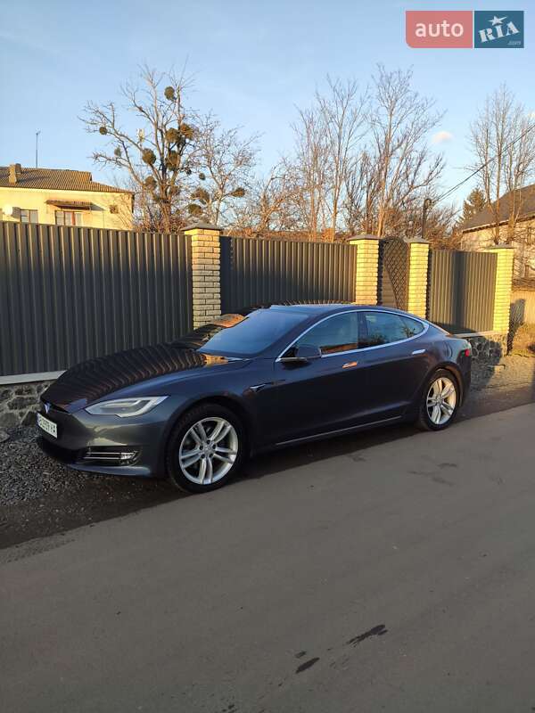 Ліфтбек Tesla Model S 2016 в Тростянці