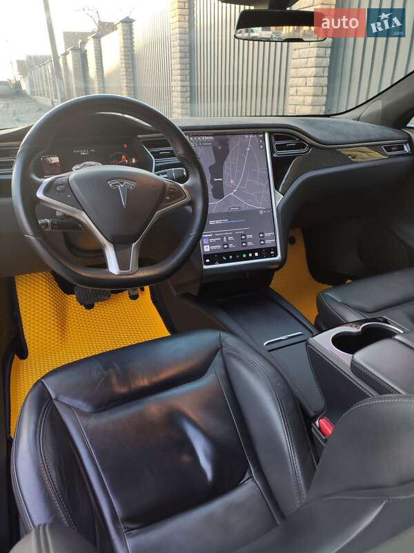 Ліфтбек Tesla Model S 2016 в Тростянці