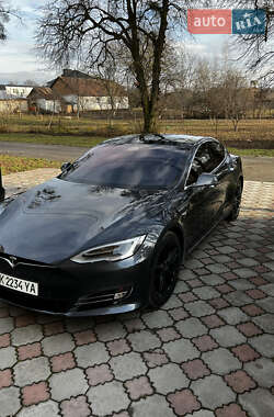 Лифтбек Tesla Model S 2017 в 