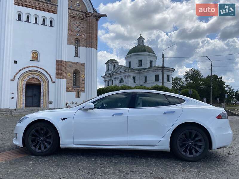 Лифтбек Tesla Model S 2018 в Киеве