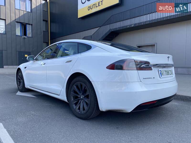 Лифтбек Tesla Model S 2018 в Киеве