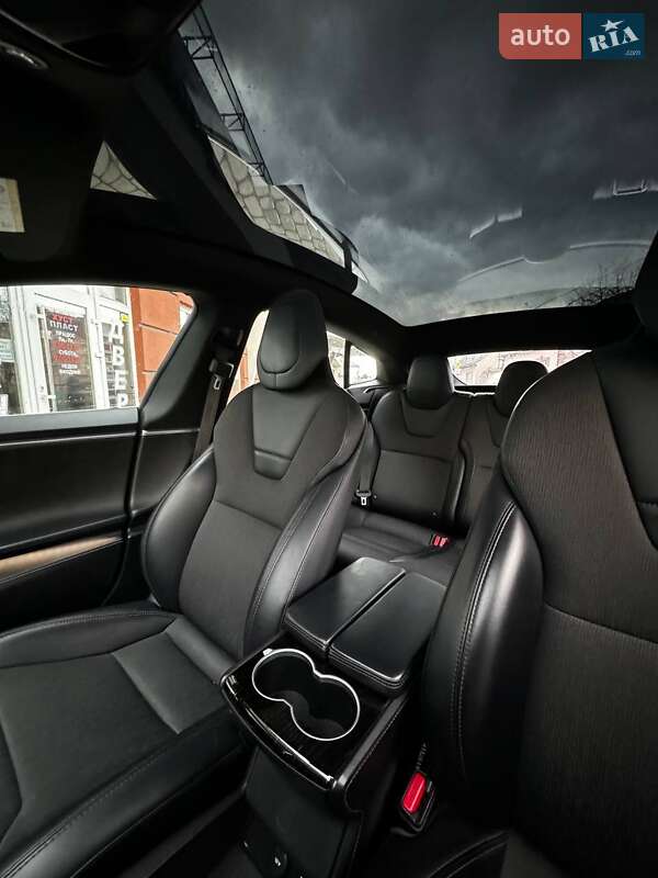 Лифтбек Tesla Model S 2017 в Хусте