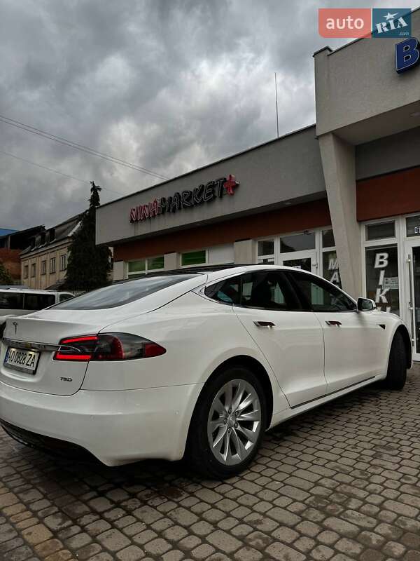 Лифтбек Tesla Model S 2017 в Хусте