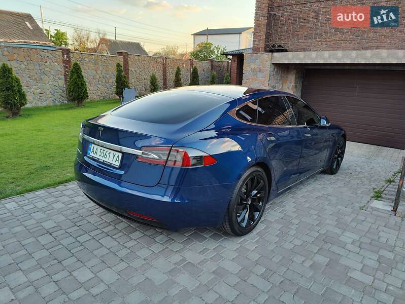 Лифтбек Tesla Model S 2017 в Киеве