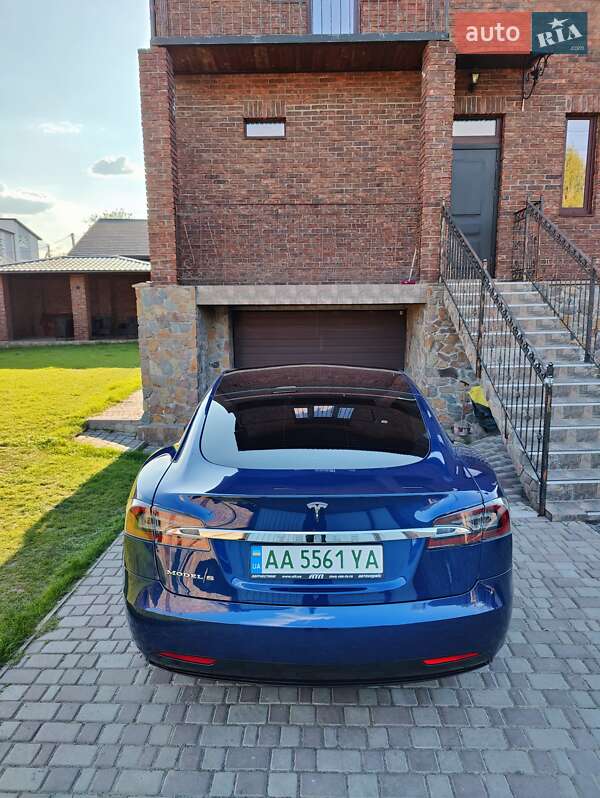 Лифтбек Tesla Model S 2017 в Киеве