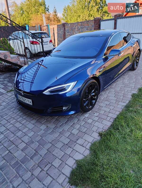 Лифтбек Tesla Model S 2017 в Киеве