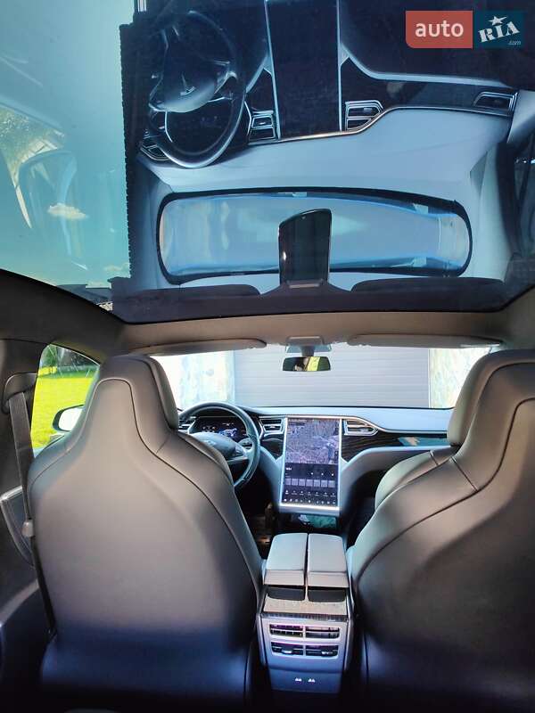 Лифтбек Tesla Model S 2017 в Киеве