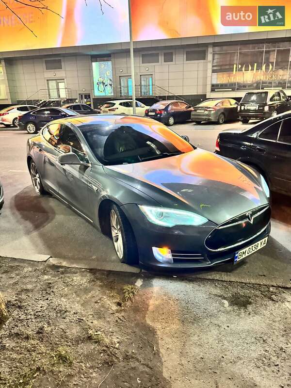 Лифтбек Tesla Model S 2014 в 