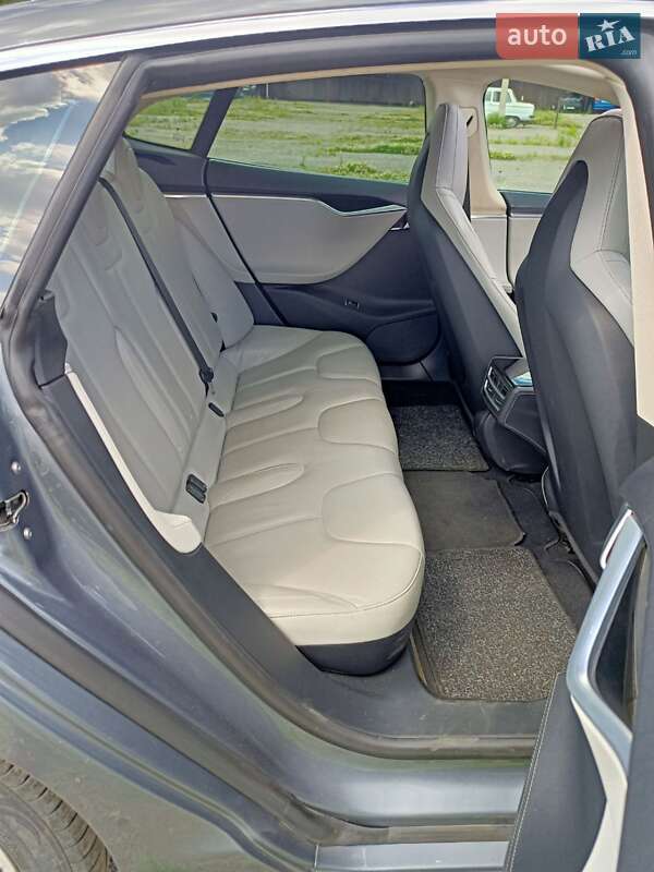 Лифтбек Tesla Model S 2014 в Сумах