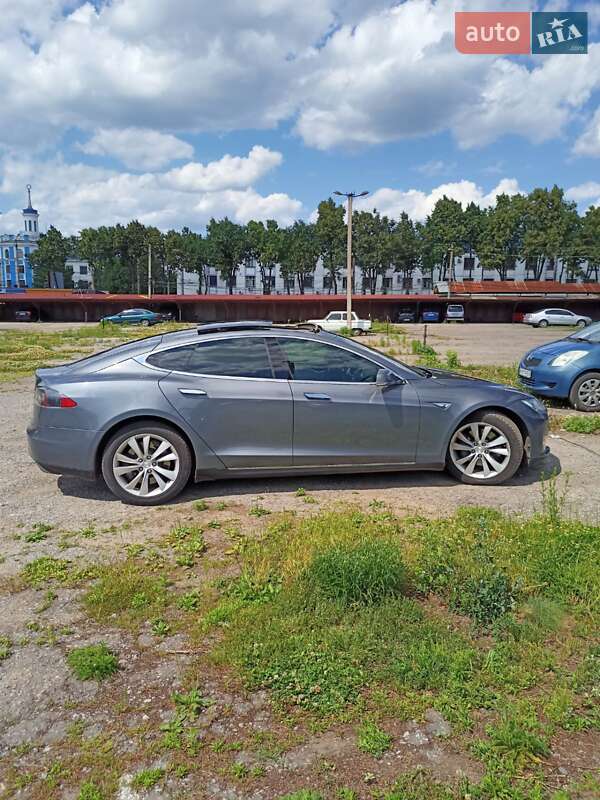 Лифтбек Tesla Model S 2014 в Сумах