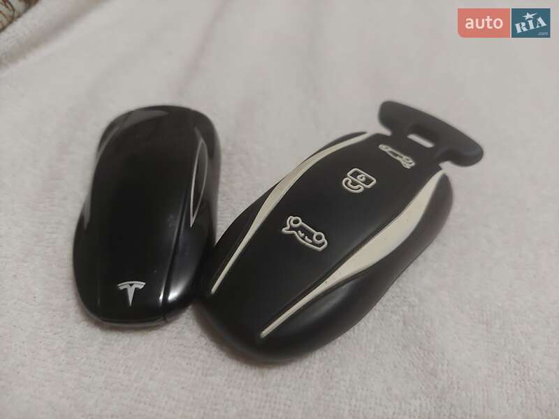 Лифтбек Tesla Model S 2014 в Тернополе фото 59 Лифтбек Tesla Model S 2014 в Тернополе