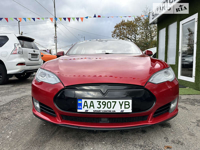Ліфтбек Tesla Model S 2015 в Петропавлівській Борщагівці