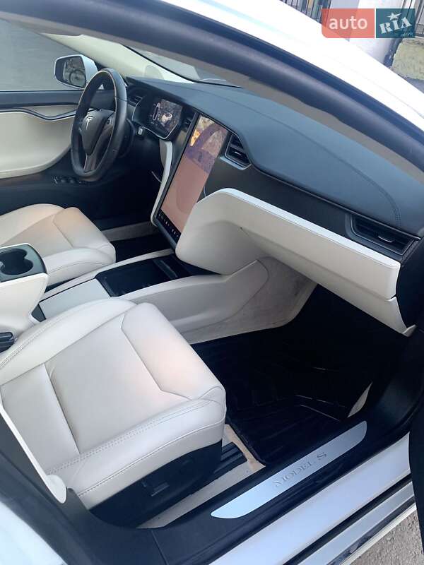 Лифтбек Tesla Model S 2018 в Черновцах