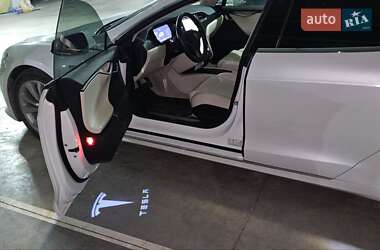 Ліфтбек Tesla Model S 2018 в Чернівцях