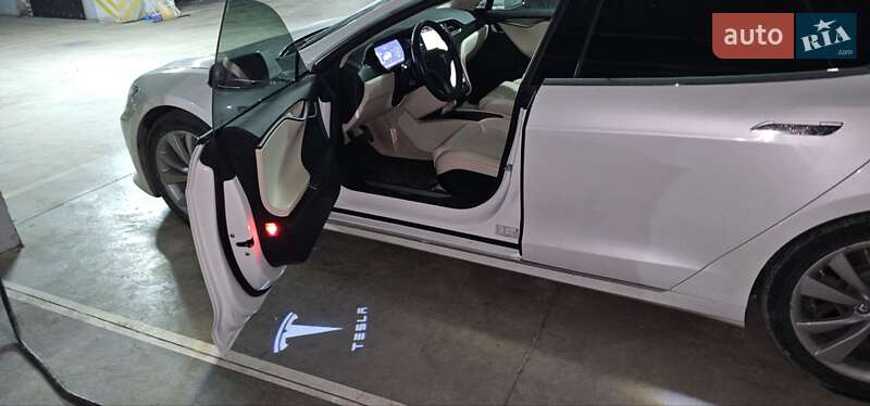 Лифтбек Tesla Model S 2018 в Черновцах